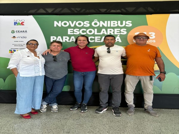 Icapuí é contemplado com um novo ônibus escolar pelo Ministério da Educação em cerimônia realizada no Centro de Eventos