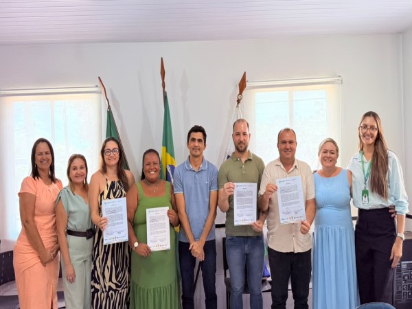 Prefeitura empossa cinco novos servidores para reforçar a Saúde e a Autarquia de Trânsito